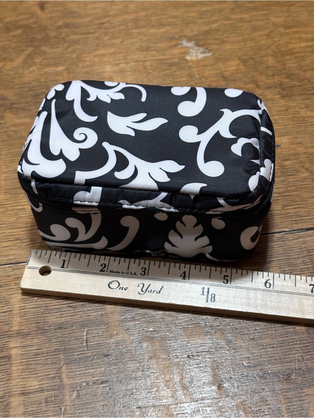 thirty-one Black and‎ White Floral zip travel jewelry pouch